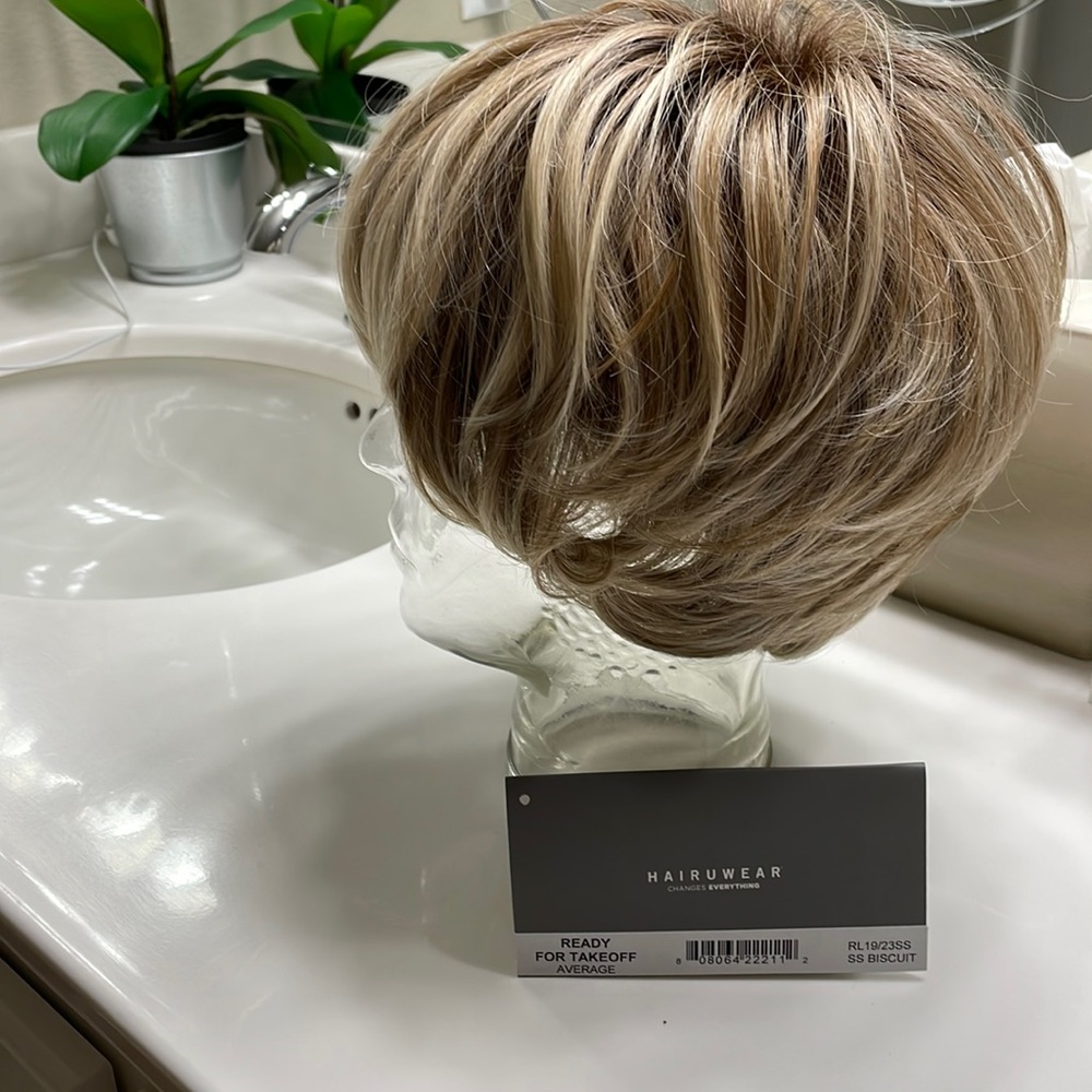 Raquel Welch Ready For Takeoff Heat Friendly Synthetic Wig. Signature collection